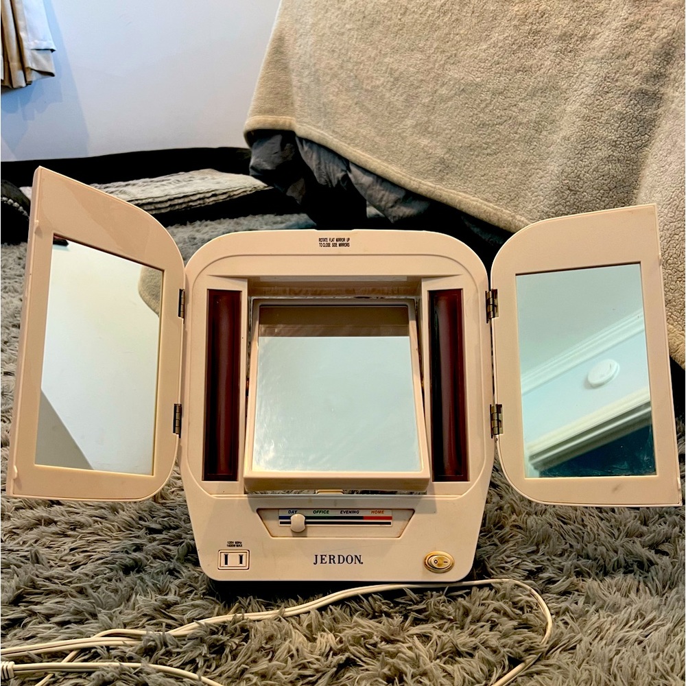 Vanity Mirror Stand